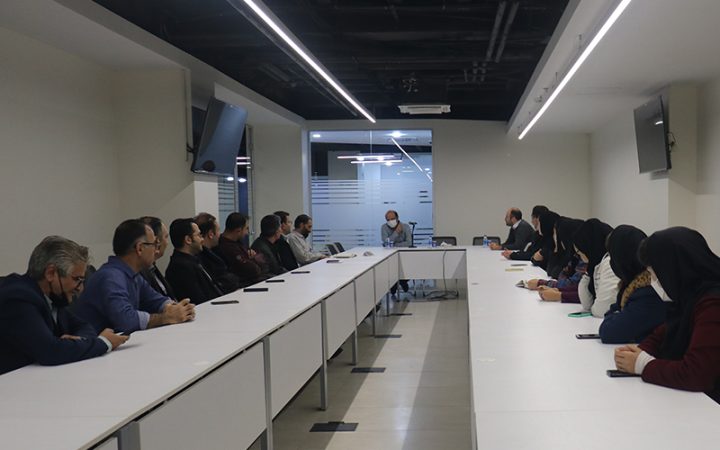 جلسه همفکری کارکنان با ر‌یاست پارک علم و فناوری دانشگاه شریف