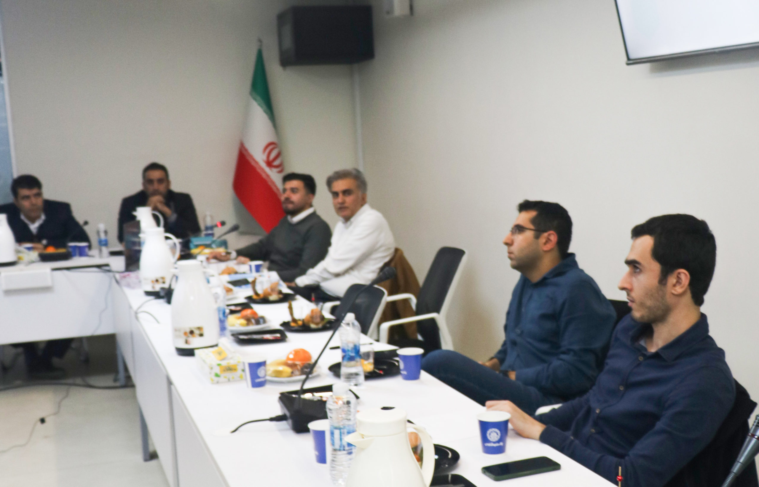 نشست هم‌اندیشی کارآفرینان ناحیه شریف